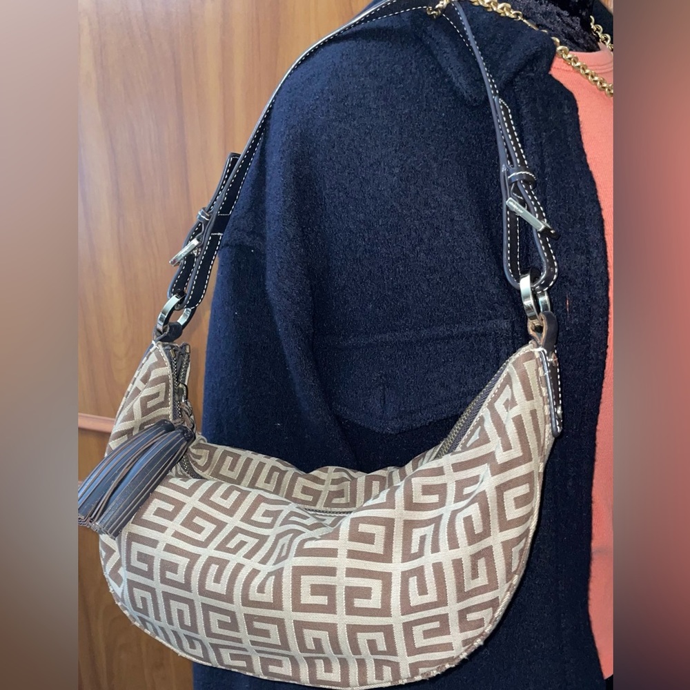 Sold❌Authentic GIVENCHY Cut Monogram Shoulder Bag - Picture 3 of 16